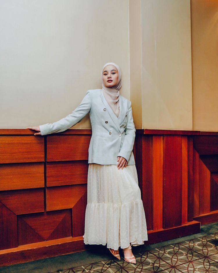 ilustrasi outfit selebgram (instagram.com/dindahw)