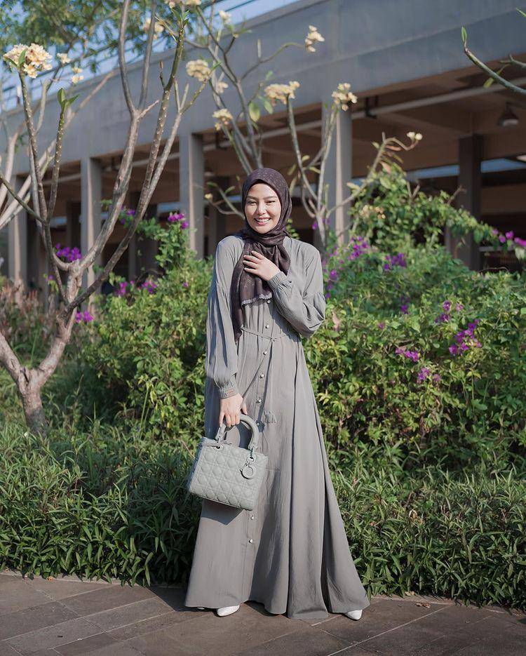 ilustrasi outfit selebgram (instagram.com/daraarafah)