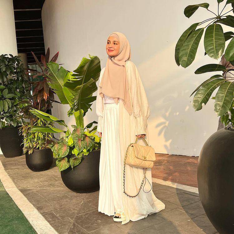 ilustrasi outfit selebgram (instagram.com/shireensungkar)