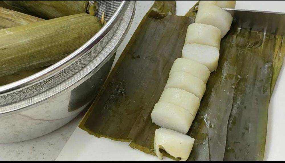 lontong (instagram.com/mamaci.memasak)
