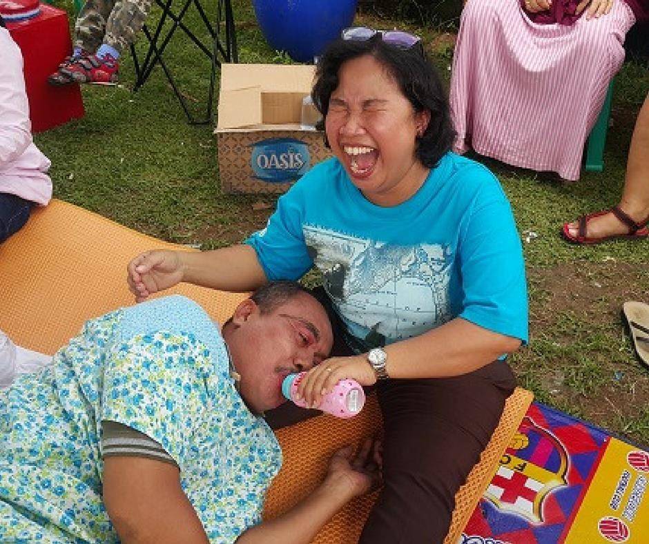 bapak-bapak ikut lomba 17 Agustus (facebook.com/oscar.living.1)