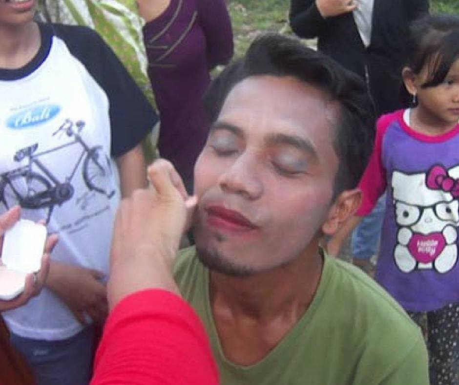 bapak-bapak ikut lomba 17 Agustus (facebook.com/oscar.living.1)
