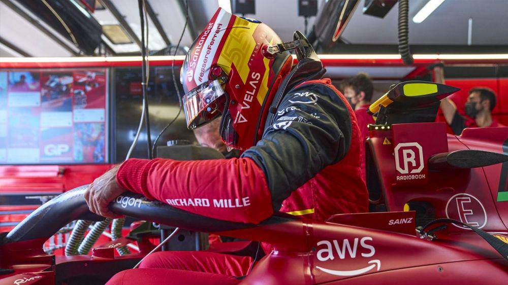 pembalap Ferrari Carlos Sainz (formula1.com)