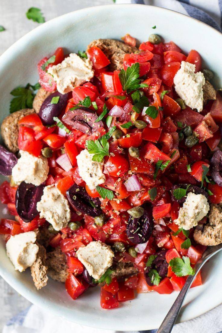 Ilustrasi dakos salad (pinterest.com/lazycatkitchen)