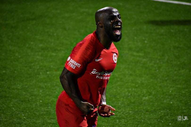 Ellery Cairo (twitter.com/larnefc)