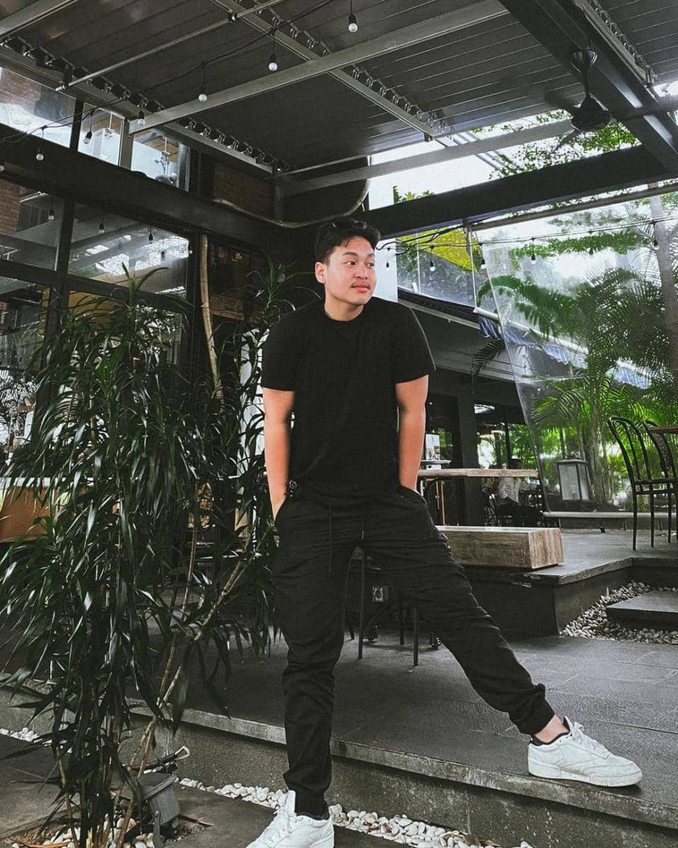 Inspirasi OOTD ala Aktor Pengabdi Setan 2 (Instagram.com/fatihunru)