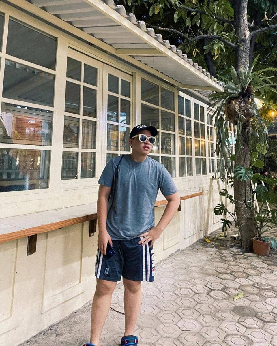 Inspirasi OOTD ala Aktor Pengabdi Setan 2 (Instagram.com/fatihunru)