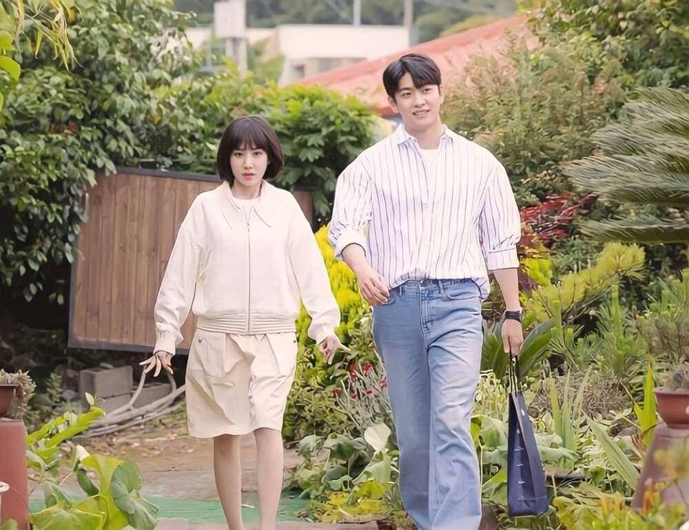 cuplikan drama Extraordinary Attorney Woo (instagram.com/channel.ena.d)