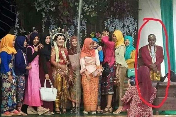 10 Potret Janggal di Acara Pernikahan Ini Bikin Ketawa Malu