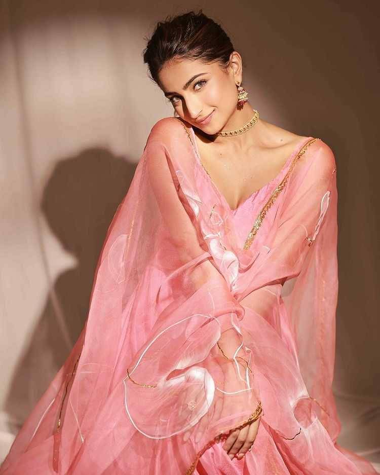 Palak Tiwari (instagram.com/palaktiwarii)
