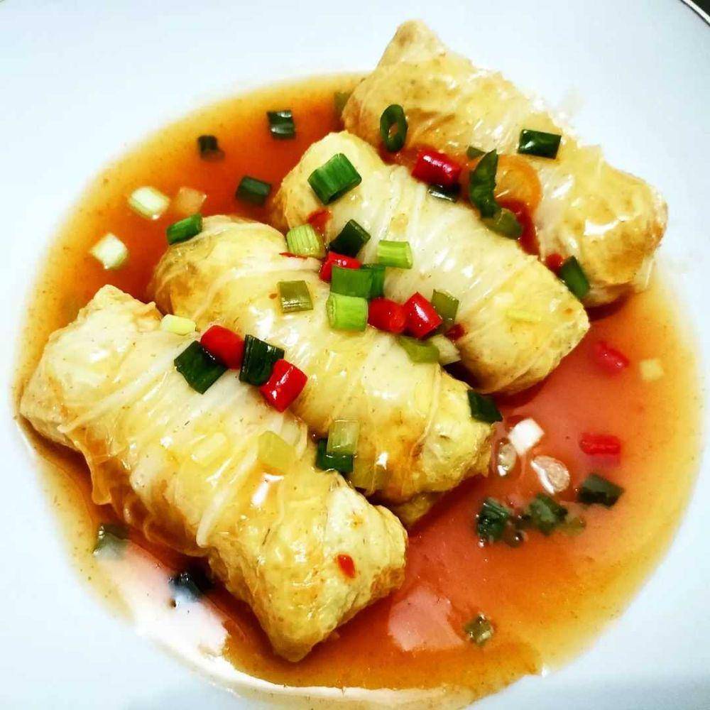 sawi putih gulung isi tahu (instagram.com/pheihuang)