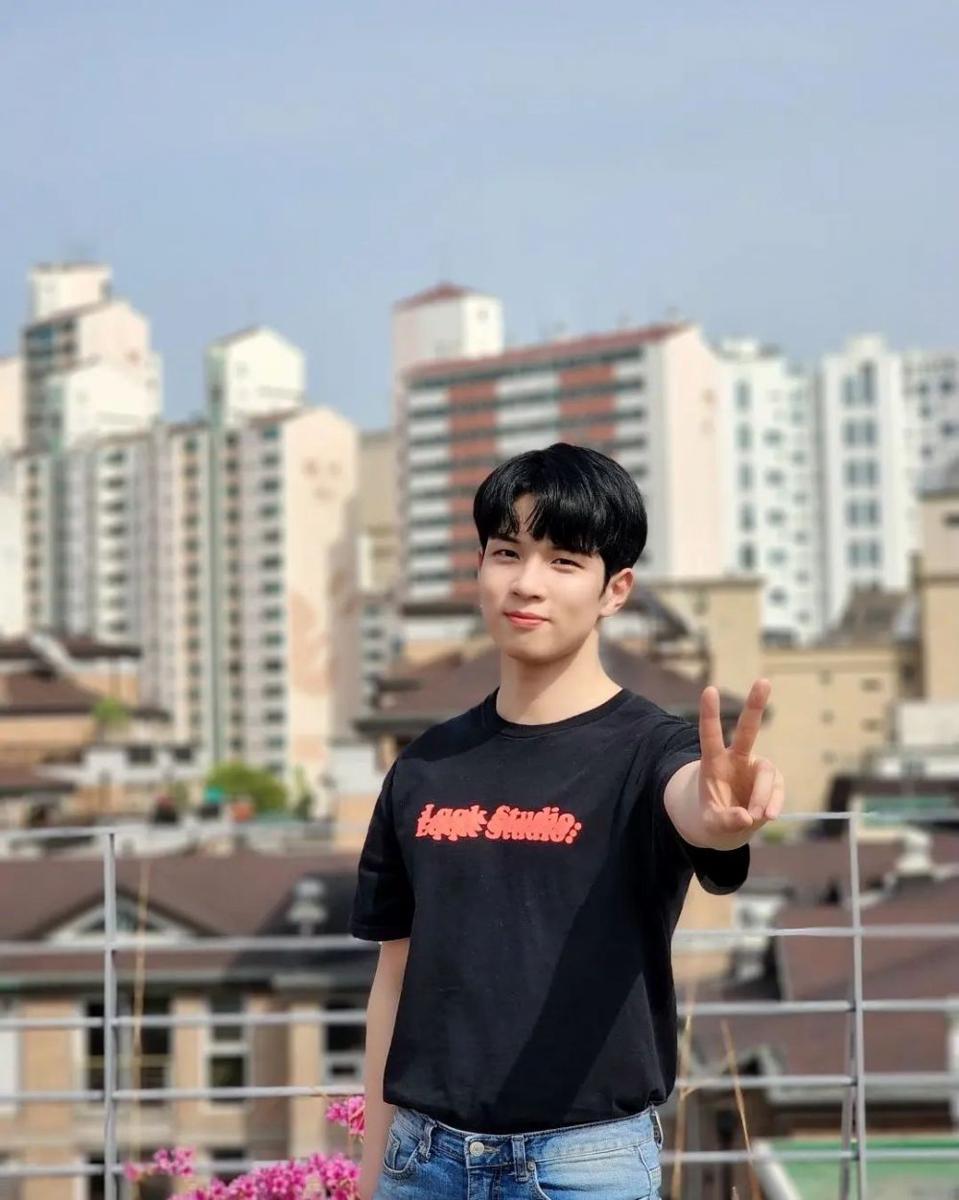 Yoo Hwe Seung N.Flying (instagram.com/hweng_star)