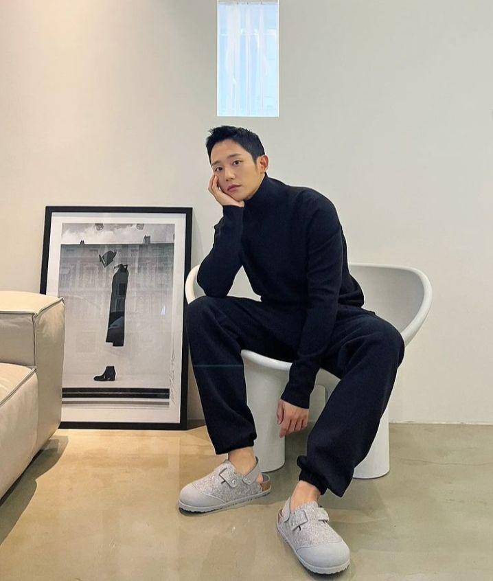 OOTD ala Jung Hae In (instagram.com/holyhaein)