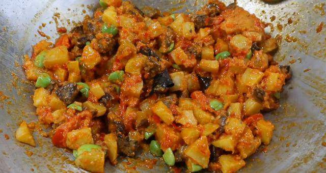 gambar resep sambal goreng kentang yang sudah matang (youtube.com/Ika Mardhatillah)