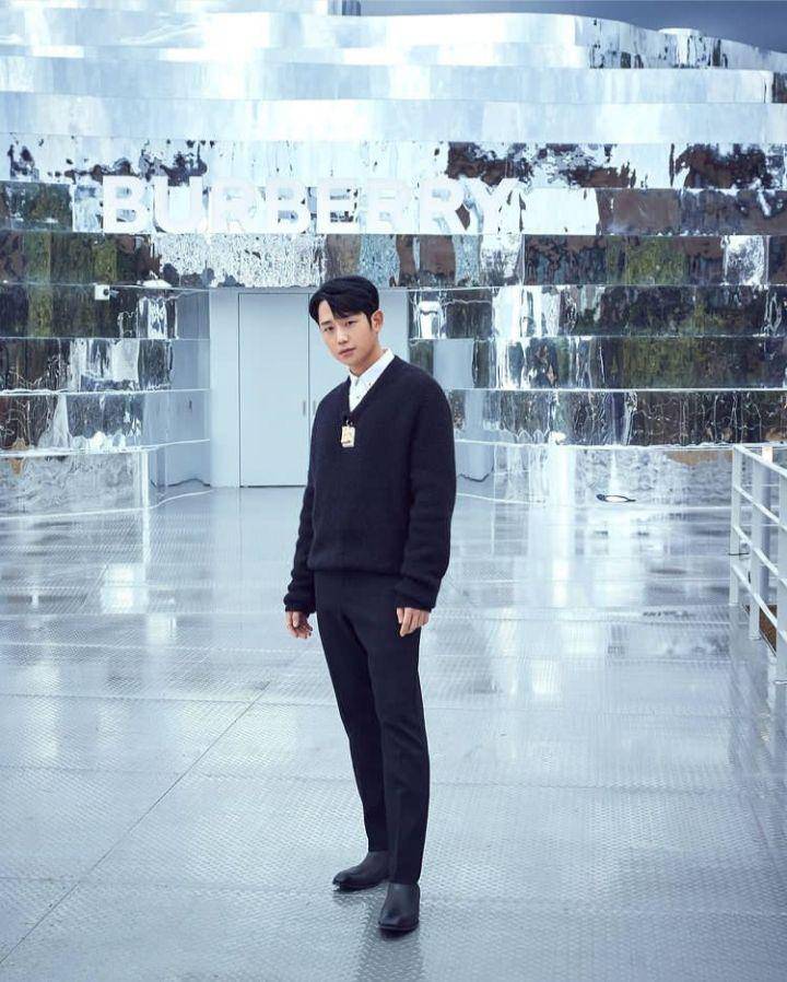 OOTD ala Jung Hae In (instagram.com/holyhaein)