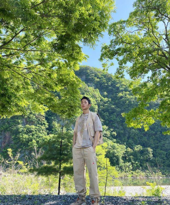 OOTD ala Jung Hae In (instagram.com/holyhaein)