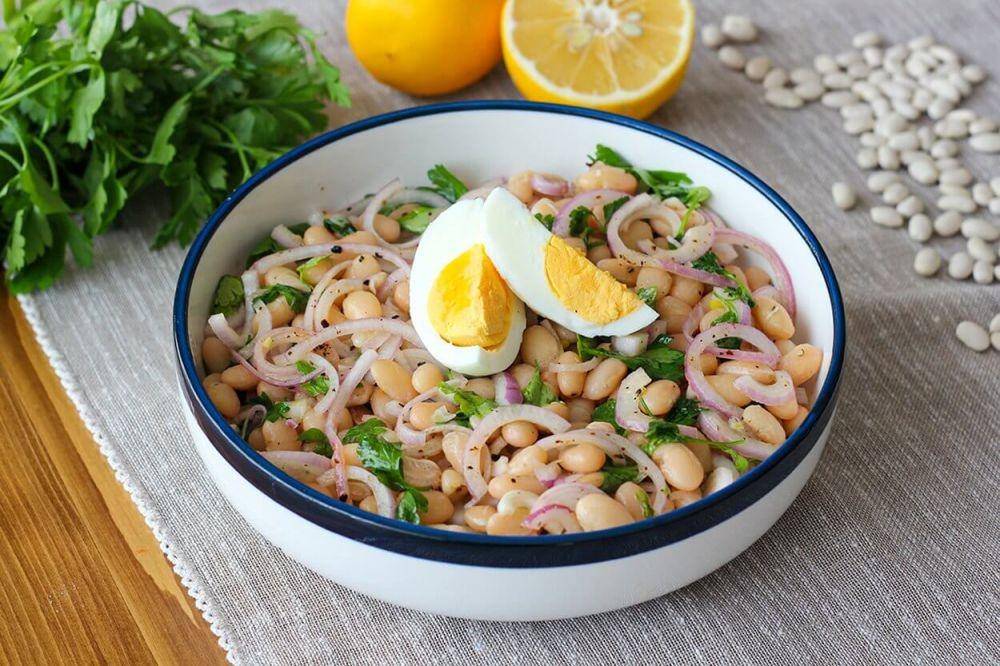 Ilustrasi piyaz salad (turkishfoodie.com)