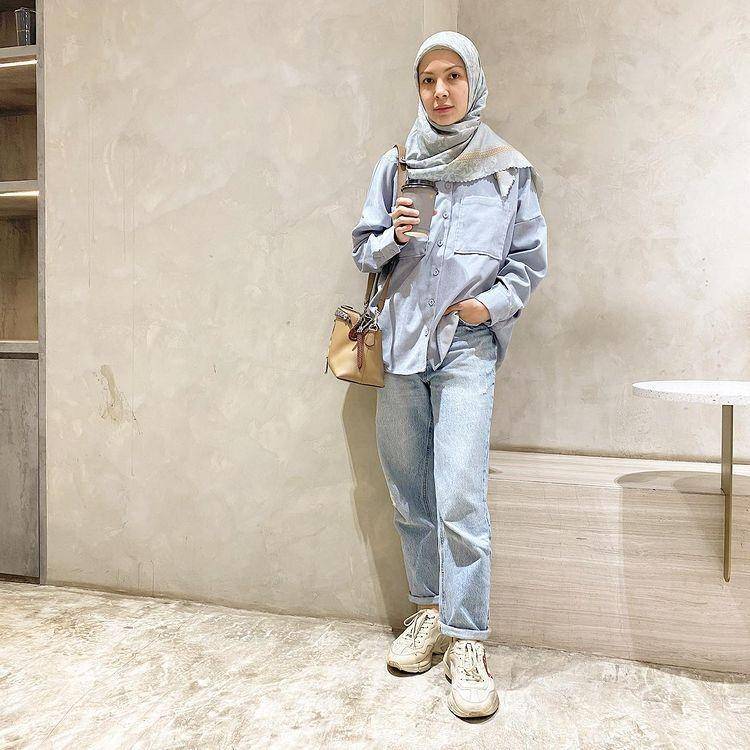 OOTD ke kantor ala artis (instagram.com/ratnagalih)