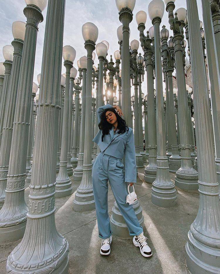 OOTD ke kantor ala artis (instagram.com/febbyrastanty)