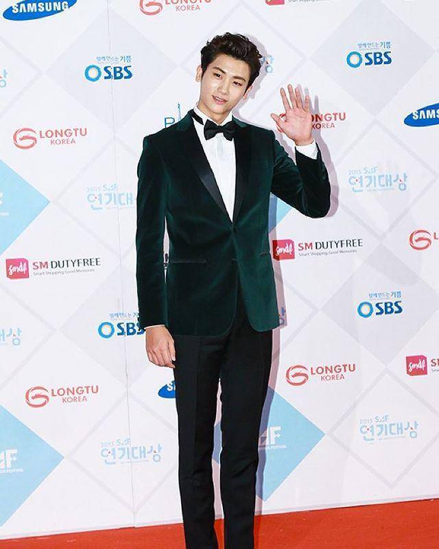 Gaya busana Park Hyung Sik (instagram.com/phs1116)