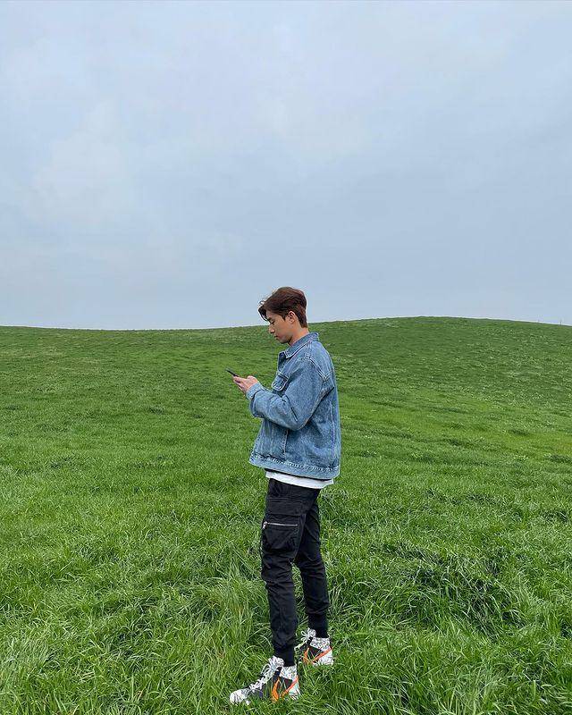 Gaya busana Park Seo Joon (instagram.com/bn_sj2013)