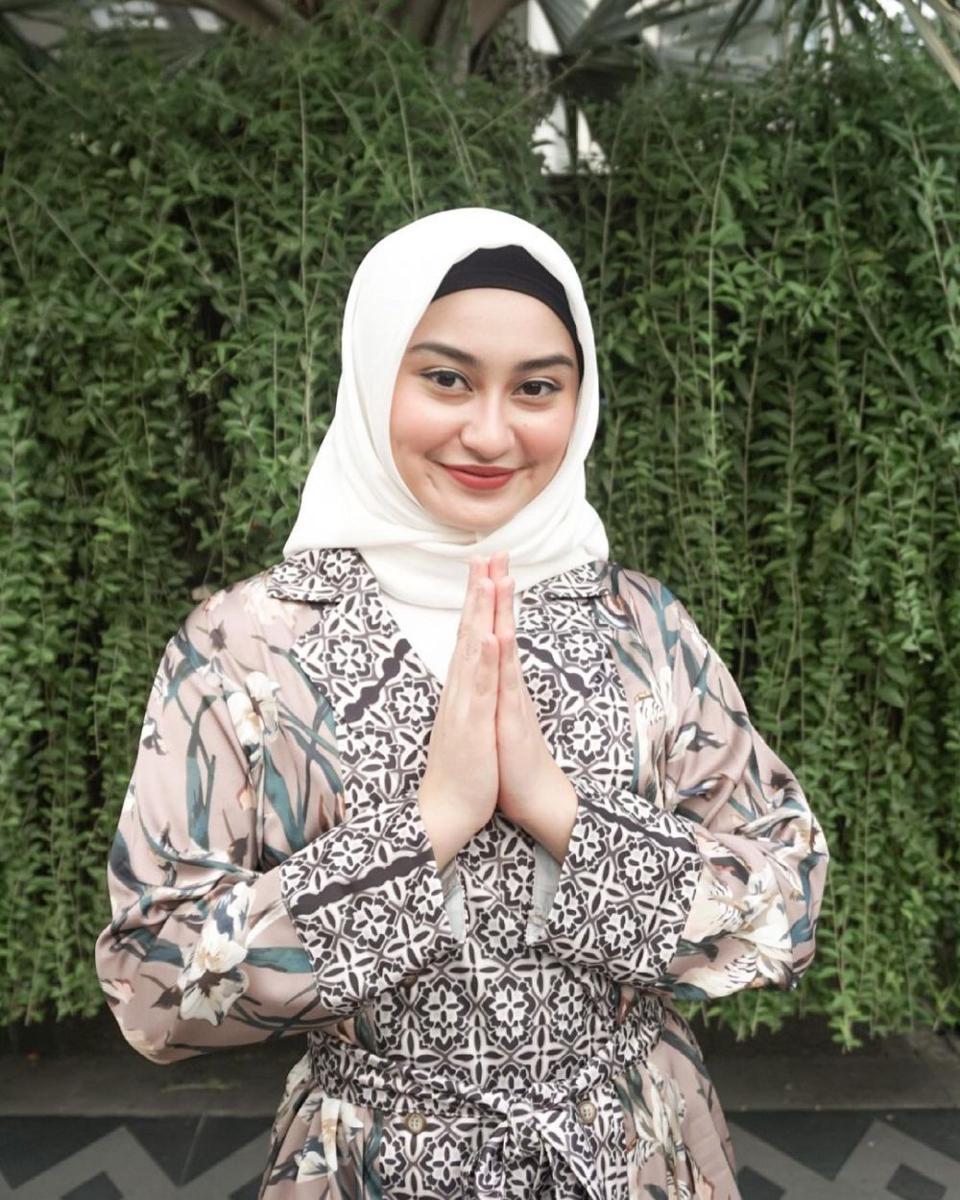 potret Memes Prameswari berhijab (instagram.com/memes_prameswari/)