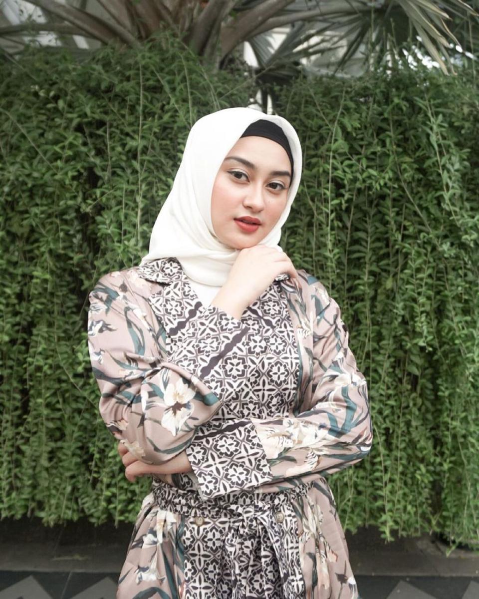 potret Memes Prameswari berhijab (instagram.com/memes_prameswari/)