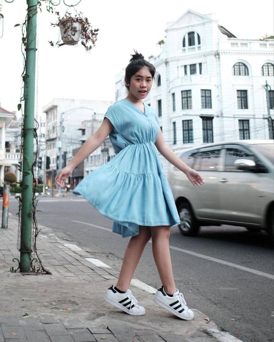 OOTD untuk badan pettite ala Alifa Lubis (instagram.com/alifalubis)