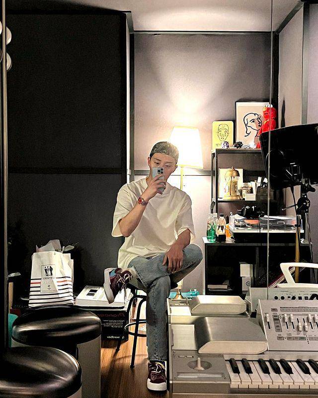 Gaya busana Park Seo Joon (instagram.com/bn_sj2013)