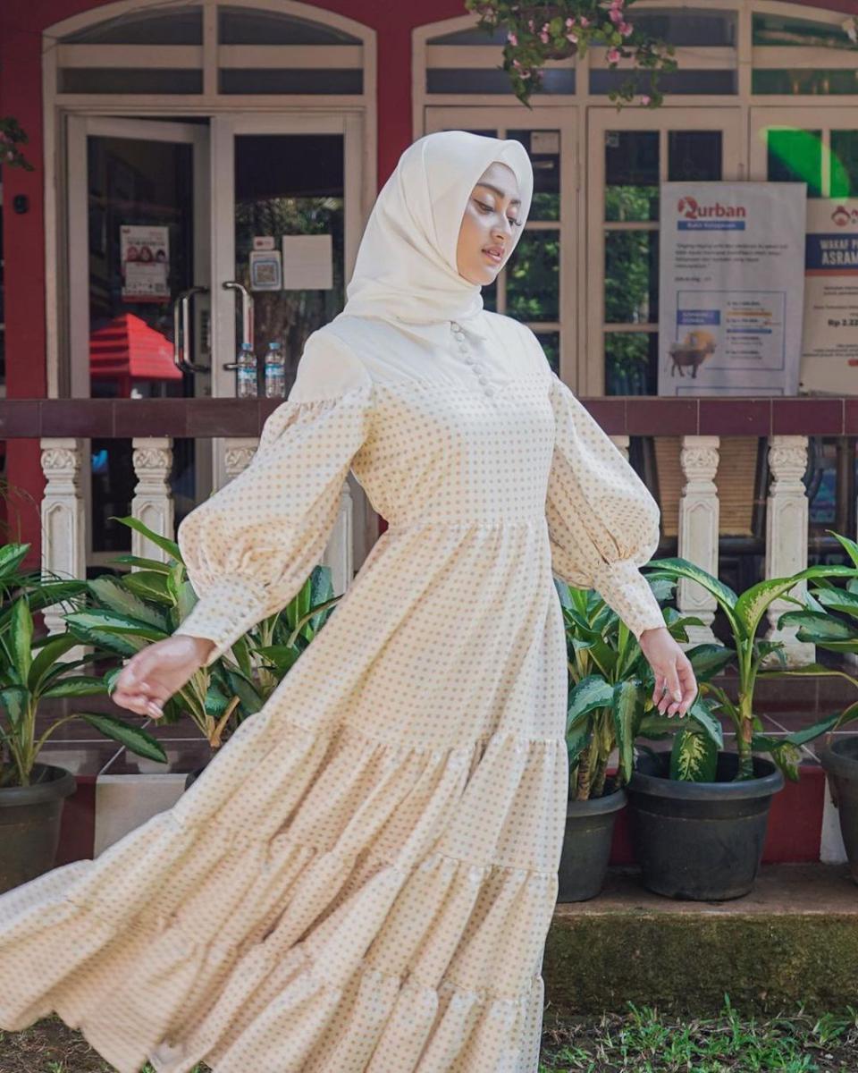 potret Memes Prameswari berhijab (instagram.com/memes_prameswari/)