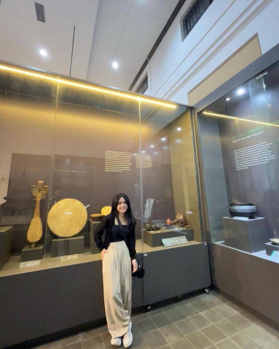 OOTD untuk badan pettite ala Alifa Lubis (instagram.com/alifalubis)