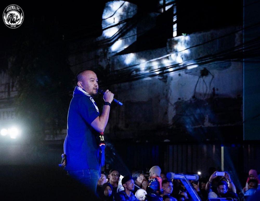 Manajer Arema FC, Ali Rifki saat memberikan sambutan pada acara perayaan HUT ke 35 Arema. Instagram/aremafcofficial