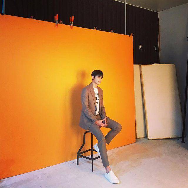 Gaya busana Park Hyung Sik (instagram.com/phs1116)