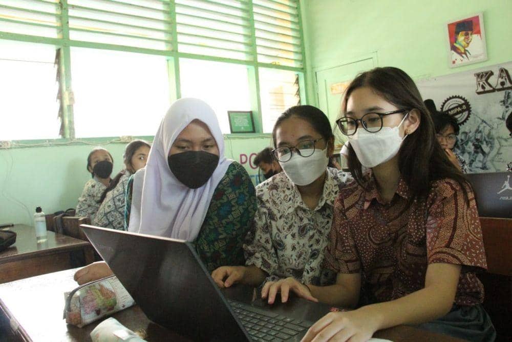 Direktorat Sekolah Menengah Pertama bersama Balai Penjaminan Mutu Pendidikan (BPMP) Provinsi DKI Jakarta mengunjungi beberapa satuan pendidikan dari berbagai jenjang di Jakarta Selatan, Provinsi DKI Jakarta, pada Kamis (21/7). (Dok. Kemendikbudristek)