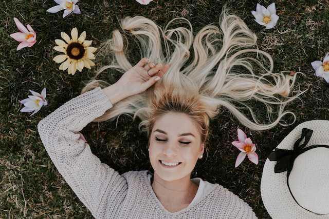 5 Teknik Mudah Melakukan Positive Self Talk, Yuk Afirmasi Diri Sendiri