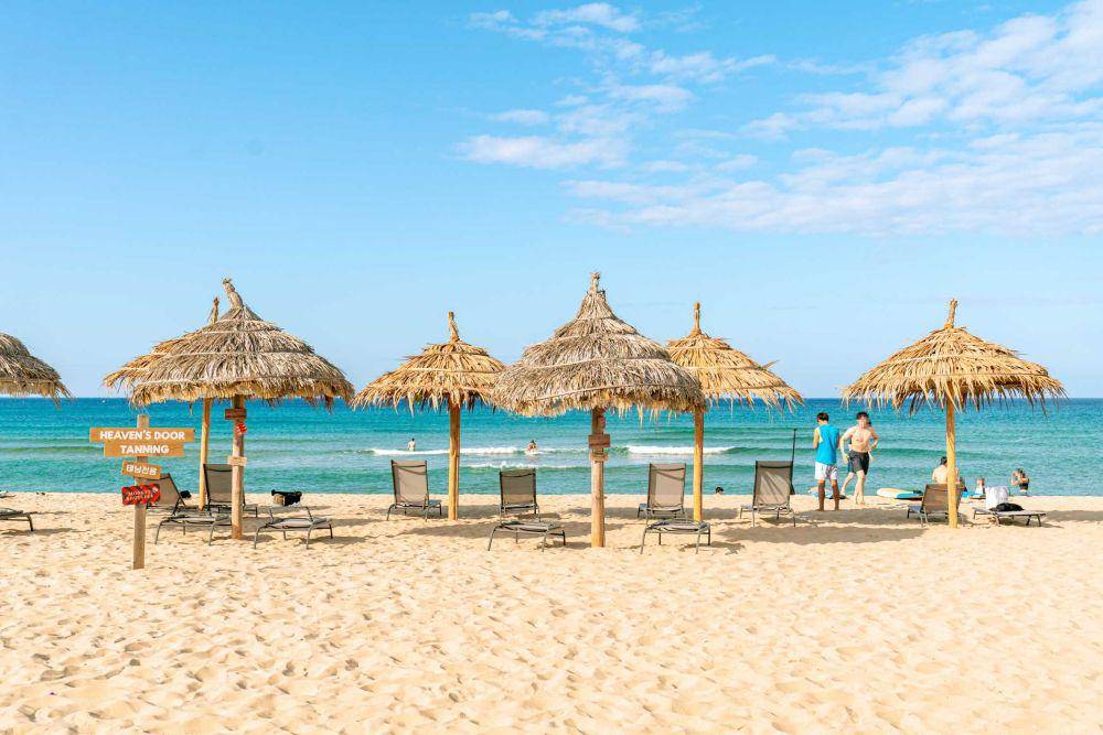 Pantai Surfyy di Yangyang (twitter.com/KoreanTravel)
