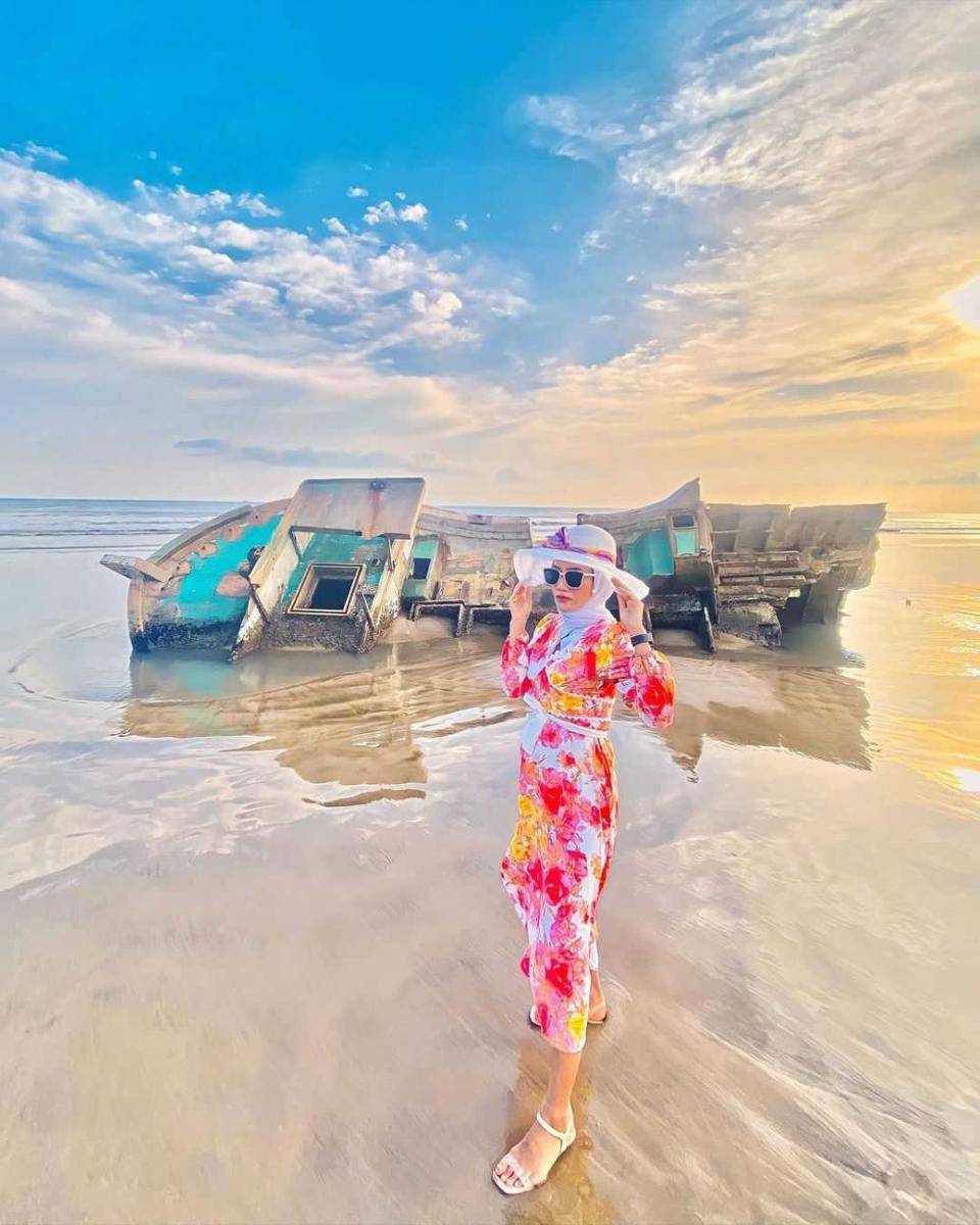 Pantai Kedu Warna (instagram.com/shalubish)