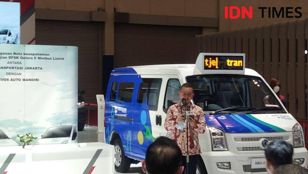 Teknik dan Digital Transjakarta, Mohamad Indrayana di booth DFSK GIIAS 2022 (IDN Times/Rivera Jesica Souisa)