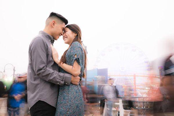 Ilustrasi pasangan pria Tionghoa (unsplash/Joshua Chun)
