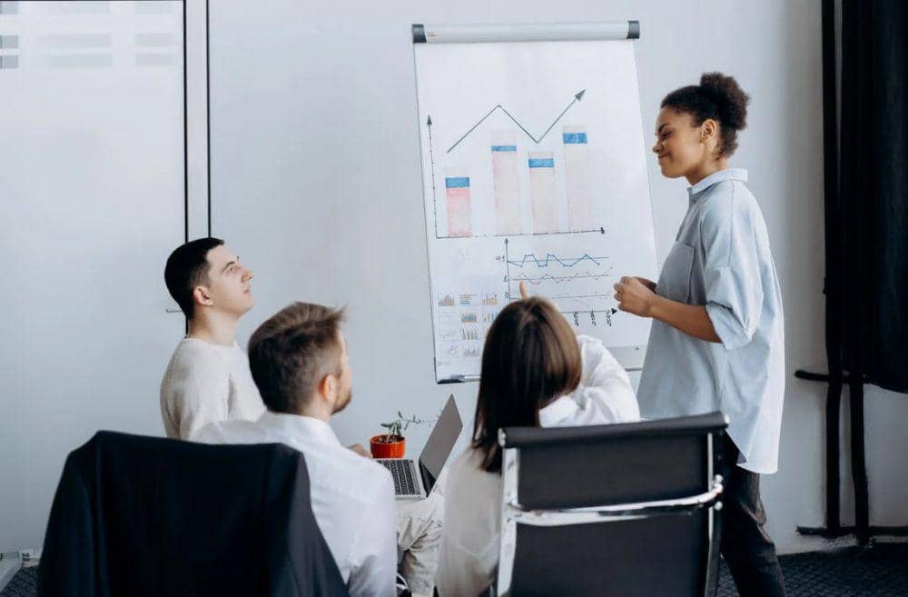 ilustrasi lingkungan kerja toxic (pexels.com/@mikhail-nilov)