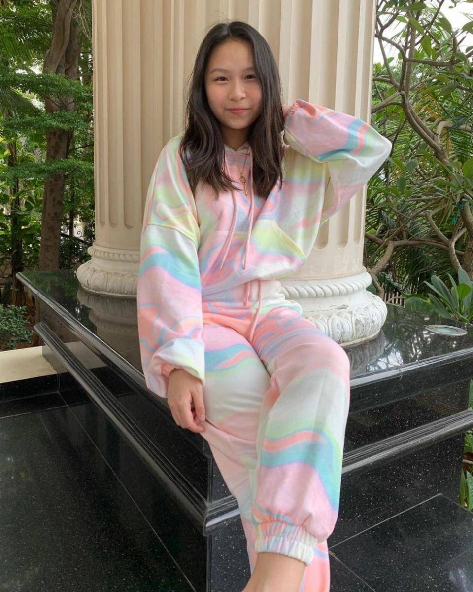 OOTD one set hoodie ala Aliyyah Kohl (instagram.com/aliyyah.kohl)
