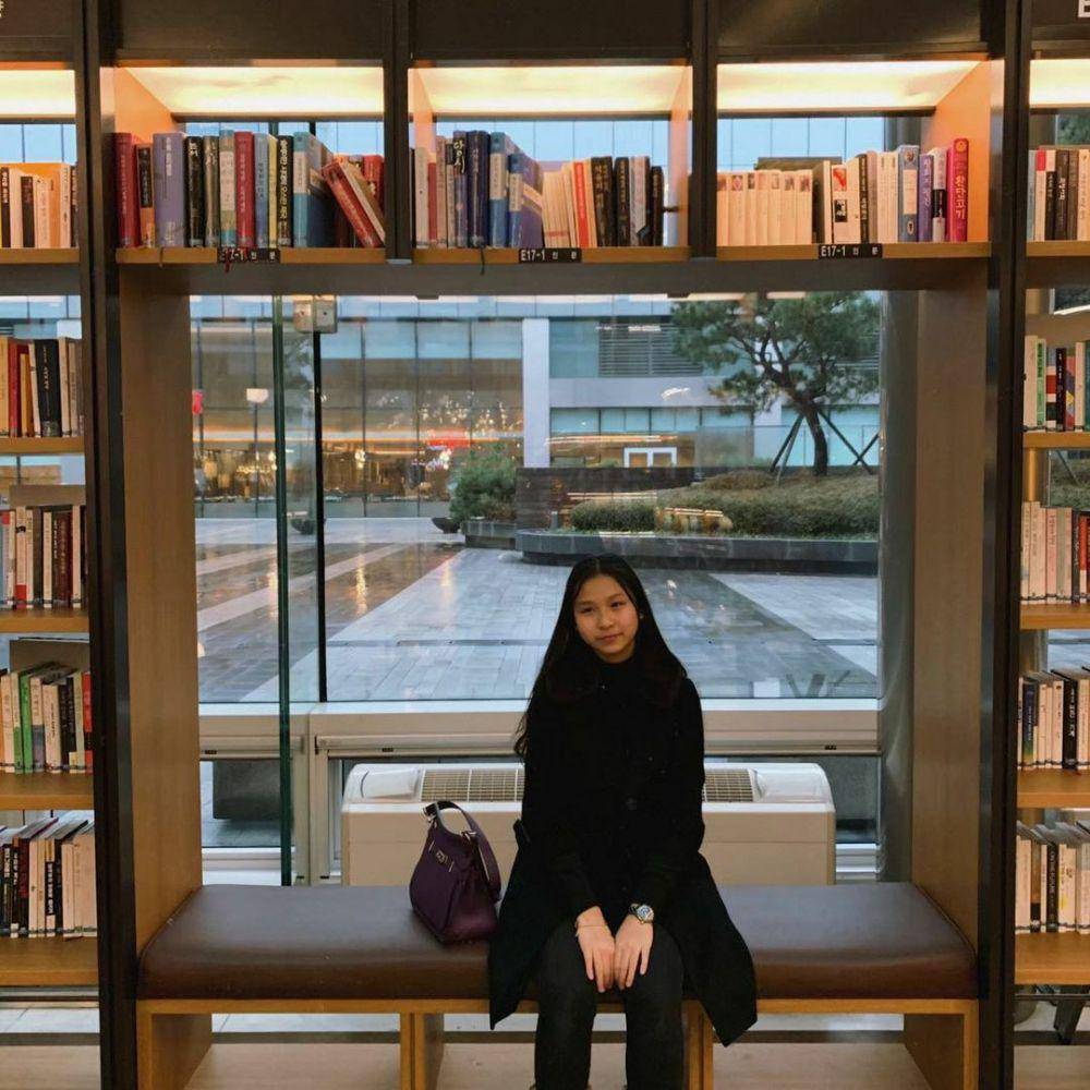 OOTD long coat ala Aliyyah Kohl (instagram.com/aliyyah.kohl)