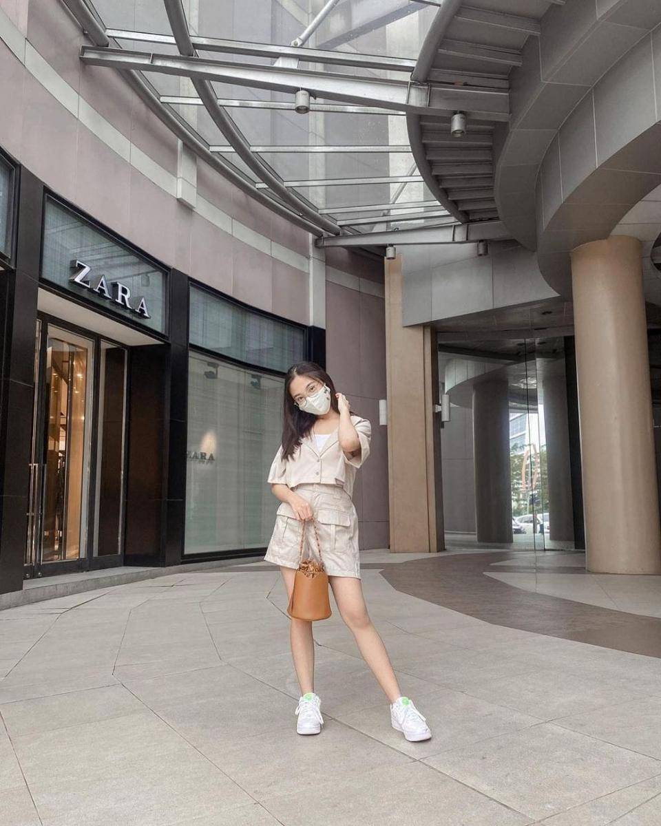 Outfit ala Misellia Ikwan untuk library date (instagram.com/misellia_)