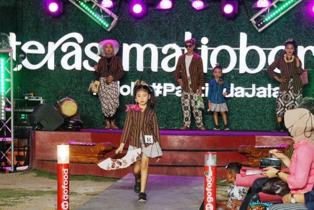 Keren, Pedagang Malioboro Berlenggak-lenggok di Catwalk