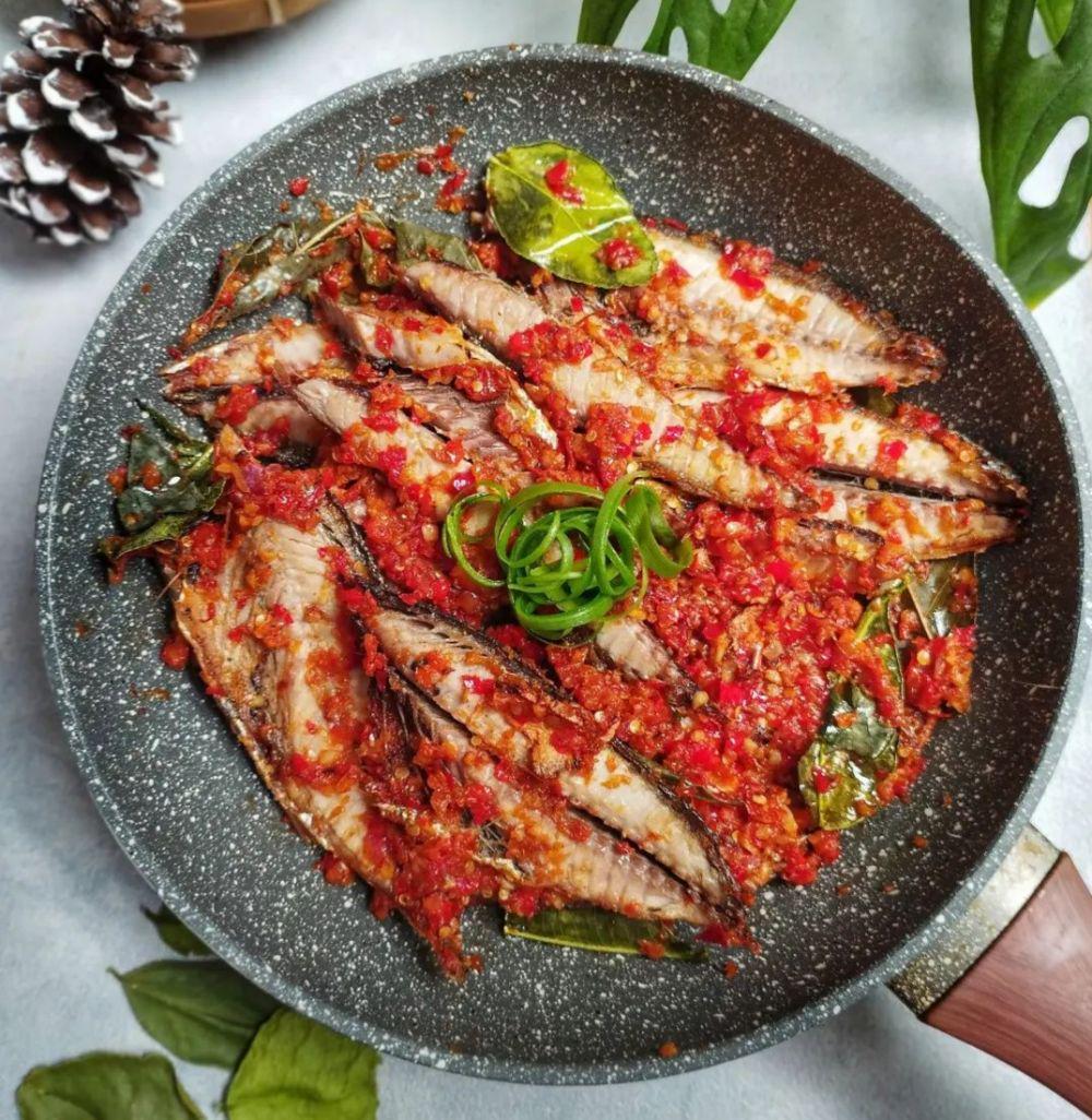 Ilustrasi ikan kembung sambal bawang (instagram.com/vhe.veronicaa)