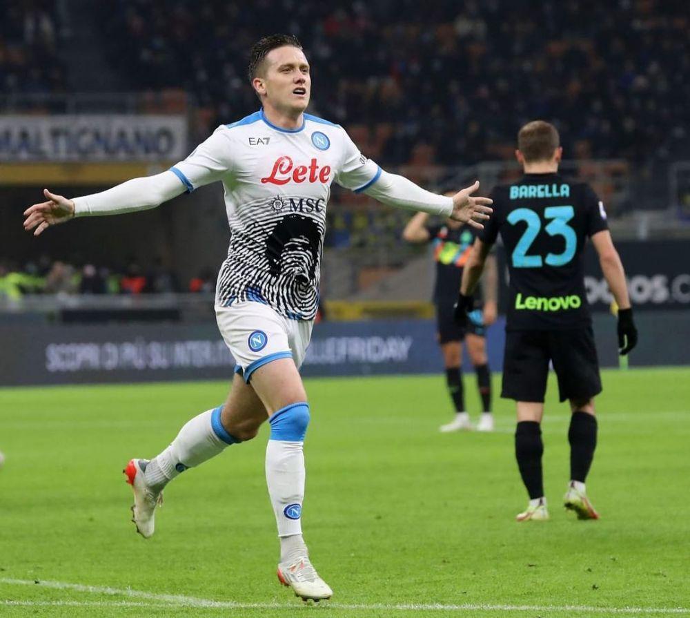 Piotr Zielinski saat membela Napoli. (instagram.com/zielu_94)