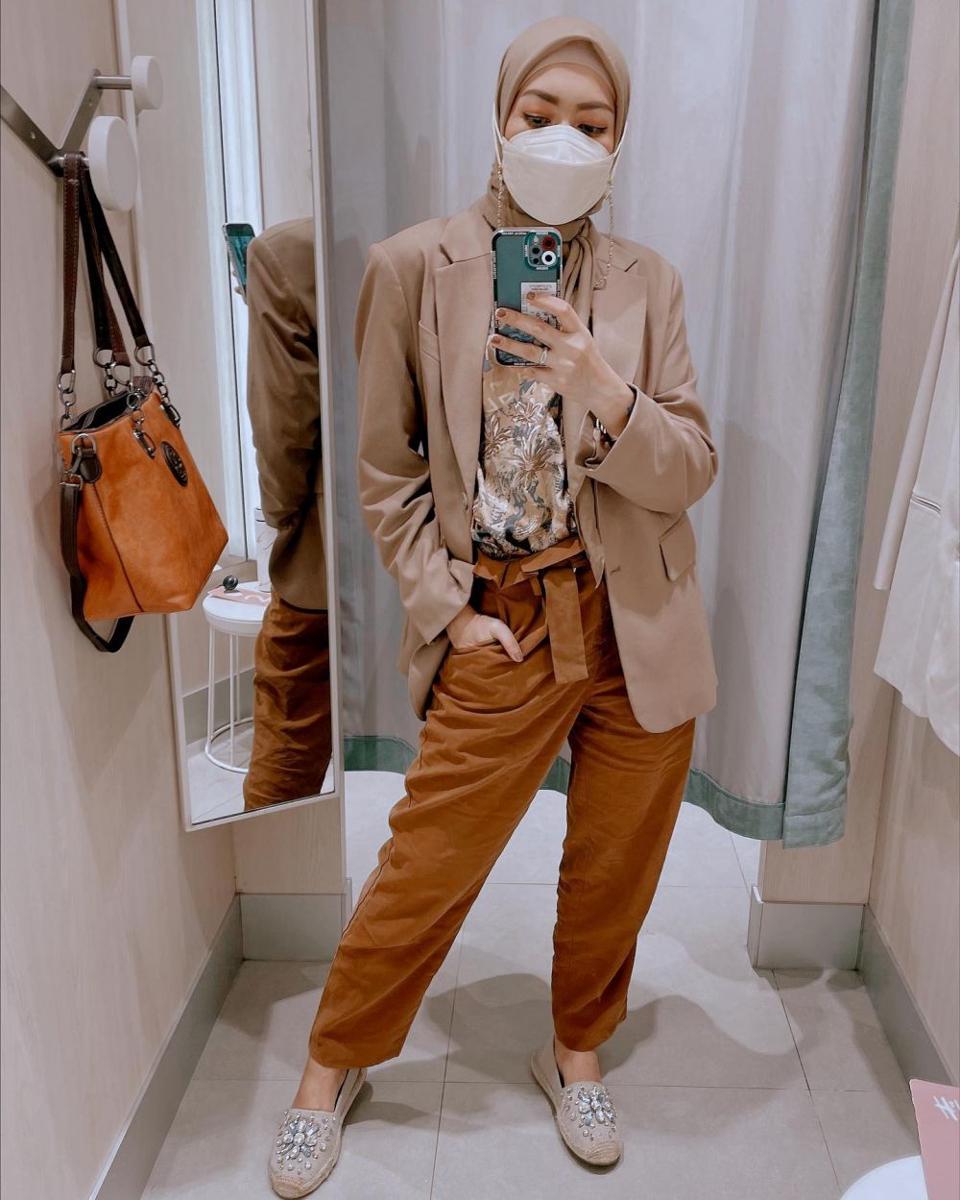 padu padan hijab dan blazer ala Richa Novisha (instagram.com/richaiskak)