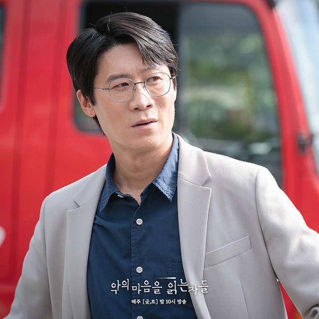 Jin Sun Kyu di drama Through the Darkness (instagram.com/sbsdrama.official)