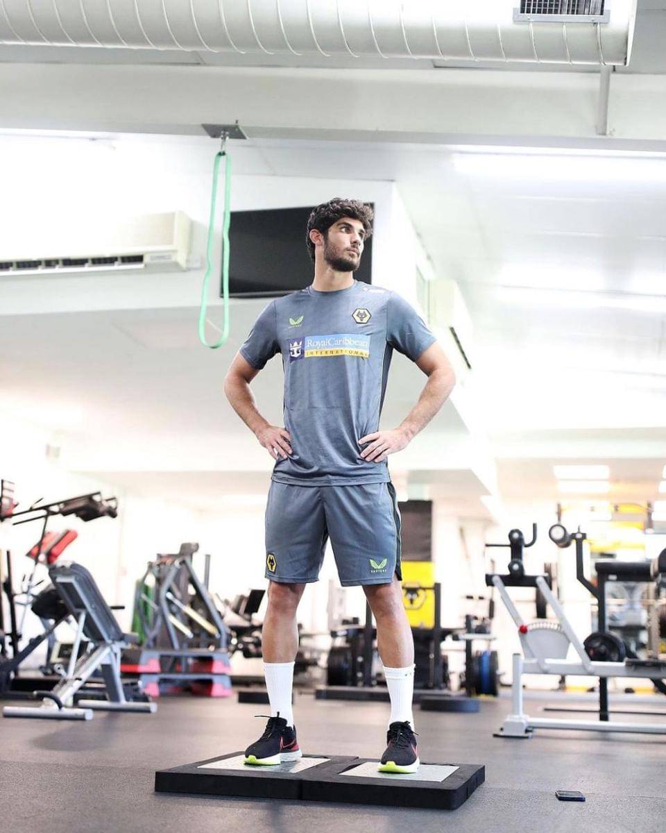 Goncalo Guedes saat tes medis bersama Wolverhampton Wanderers. (instagram.com/goncaloguedes17)