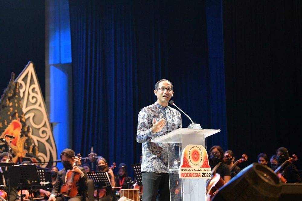 Menteri Pendidikan, Kebudayaan, Riset, dan Teknologi (Mendikbudristek), Nadiem Anwar Makarim, menyadari pentingnya generasi muda menguasai kemampuan nonteknis (soft skills). Hal tersebut ia kemukakan dalam pidatonya ketika membuka International Olympiad in Informatics (IOI), di Institut Seni Indonesia, DI. Yogyakarta, Selasa (9/8). (Dok. Kemdikbudristek)